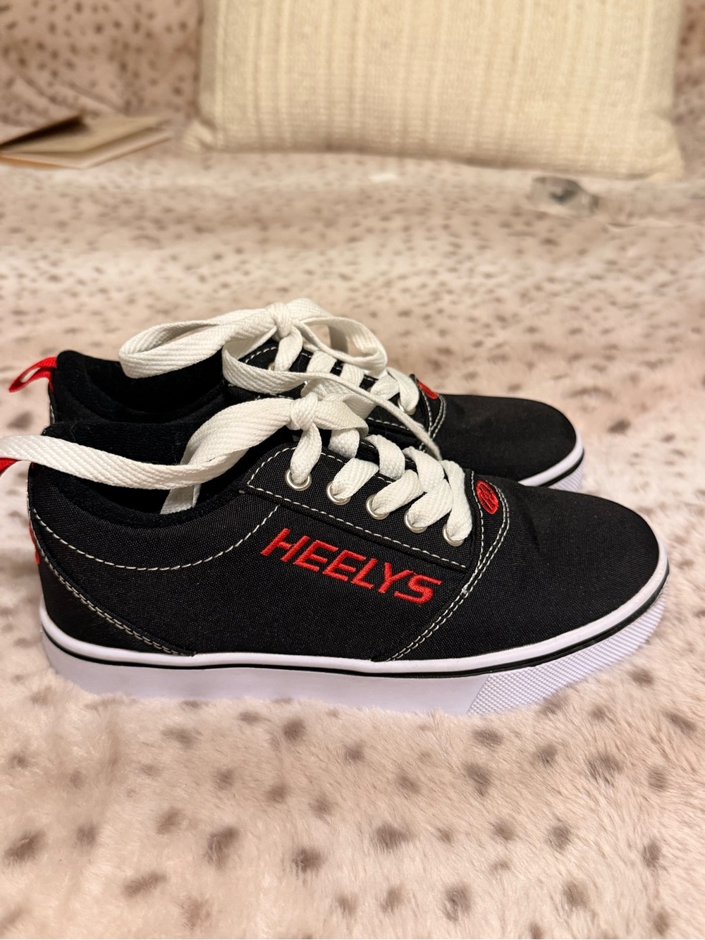Heelys Youth Size 3 Black & Red Sneakers Canvas Tennis Shoes Skates - Boys Girls - Picture 3 of 9